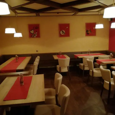 Gaststaette Peperoni Pensión 3*