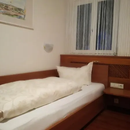 Pensión Gaststaette Peperoni 3*